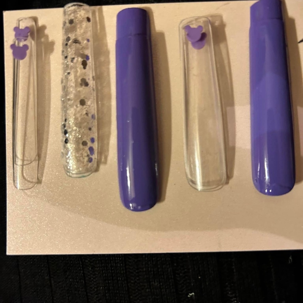 Unisex glammed press on nails & more !